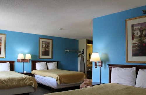 Mount Vernon House | 2 Budget-Friendly Units Close to Western Hills Country Club, Free Breakfast