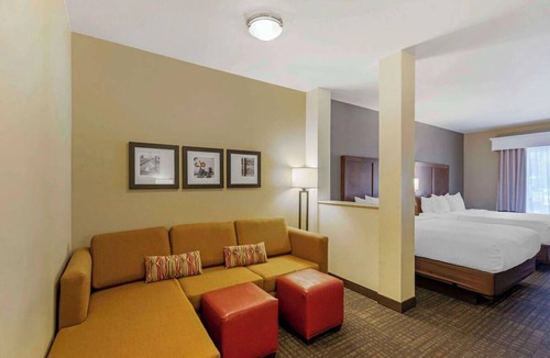 Loveland Hotel | 2 Classic Suites Close to Loveland Sports Park + Pool and Breakfast Included