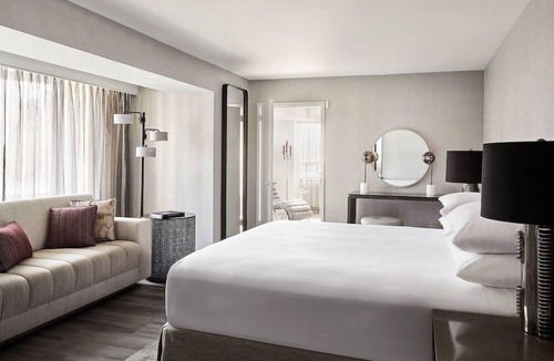 Union Square Hotel | 2 Connecting Suites at a 4⭐️ Hotel