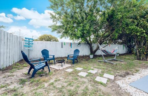 The Lakes House | 2 King Beds, Private Pool & Fire Pit, Near Beach & Springs