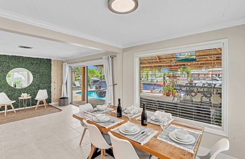 Garden Isles House | 2 miles from the beach! Heated pool/Hot tub/free kayaks & so much more