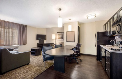 Morris Plains Hotel | 2 Pet-Friendly Suites w/Full Kitchen and Near NYC Commute