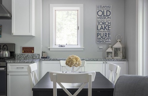 Cedar House | '26 Flexible Summer & Fall-BOOK NOW! - Central Location - clean & modern rental!