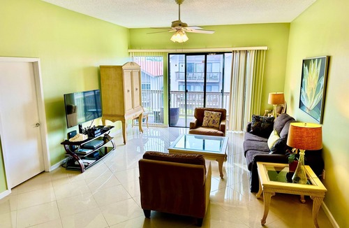 Siesta Key Condo | 2B/2B 1400sf Siesta Key Townhouse With Parking Garage Across From Public Beach