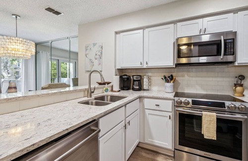 Amelia City Condo | 2min walk to beach. Dogs Welcome! Pool View. Close to The Ritz Carlton!