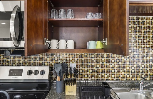 Parker Ridge House | 3 BD w/Parking and Shared Yard - Palm Wave Stays