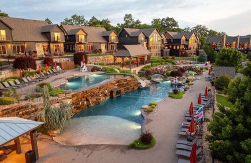 Indian Point Cabin | 3 King Suites + Lakefront w/Dock, Pools & Mini Golf – Perfect Family Getaway Near SDC!
