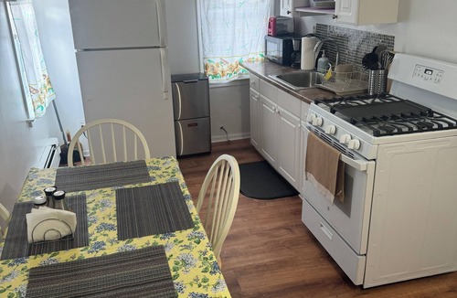 Queens House | 3BR 2FullBathEasy accessJFKLGA 5min to subway 1000mbsWifi parking Arbnbsuperhost