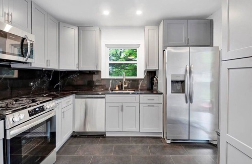 Southeast Yonkers House | 3BR Home Game Room Pool Table Free Parking Gazebo Near NYC