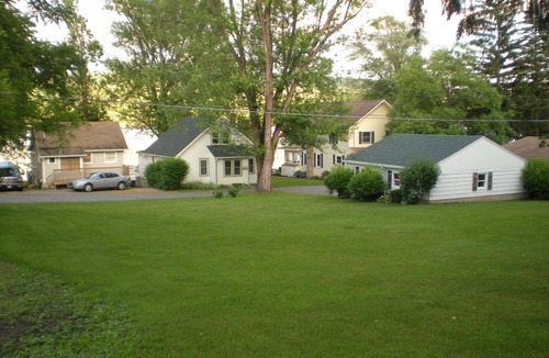 Honeoye House | 4 Season 4 Br. Family Friendly, Fully Equipped Two-story Cape