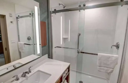 Wesley Chapel Hotel | 4 Units Best for Big Groups! Enjoy Free Breakfast, Outdoor Pool