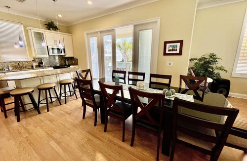 Villa Primera House | 5⭐️ beach block 4BR 3.5BA, close to everything, heated pool, hot tub, ping pong