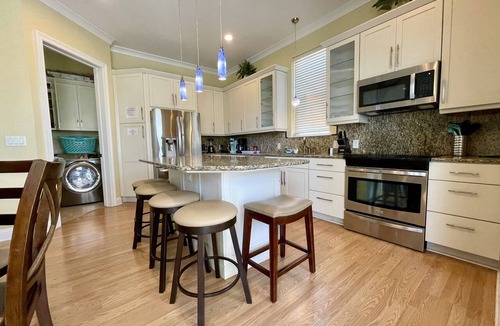 Villa Primera House | 5⭐️ beach block 4BR 3.5BA, close to everything, heated pool, hot tub, ping pong