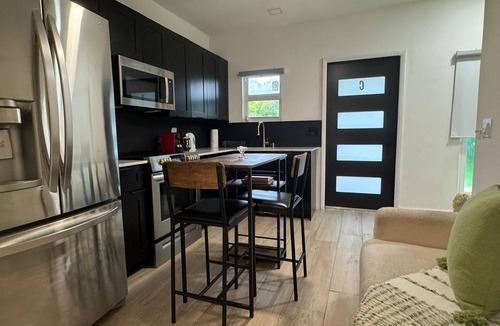 Flagami Apartment | 5-Star 1BD Guest Suite Private Kitchen & Comfort