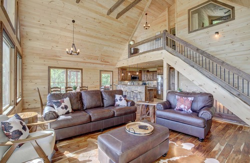 Morganton Cabin | 5⋆ View/Hot tub/Pool Table/Arcades/Bar