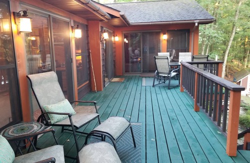 Hayward Cabin | 6 Miles to Downtown Hayward! Full Recreation 500 Acre Lake; Quintessential Cabin