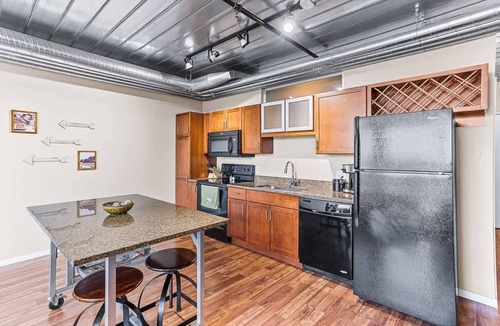 Old West Side Apartment | 6 Modern Apts - 12 Beds w Parking - Near Kerrytown