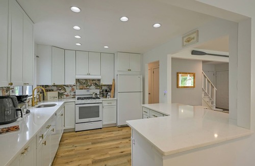 Southold House | 6BR, Pool, walk to beach, minutes to vineyards, town - WEEKLY DISCOUNT 8/24-8/31