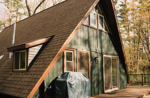 Sturgis House | A-Frame near Chicago, Notre Dame, Shipshewana, Pet friendly, Shared Hottub.