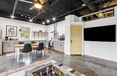 St. Marys Apartment | #A Industrial Studio Loft Downtown!