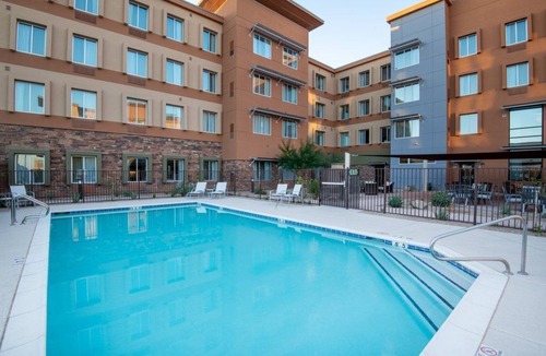 Scottsdale Apartment | Accessible King Studio w/Roll-In Shower + Pool