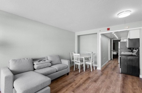 Myrtle Beach Hotel | Airy Oceanfront Suite 4th Flr with Breakfast