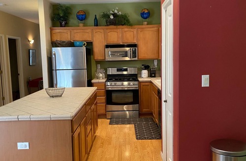 Taylor Ranch House | Amazing 4-bedroom: AC, WiFi, 2 car garage with river view in NW Albuquerque