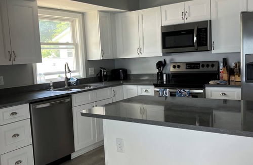 Whitehall House | Amazing Sunsets nightly at 4bdrm home on White Lake & min to Lake MI