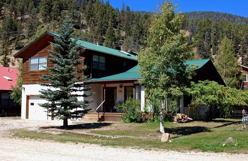 Red River House | Arnolds River Retreat - In town - On The River - Cable - Washer/Dryer - Wood Sto