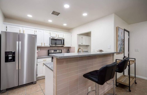 Northeast El Paso Apartment | Art Deco 3 BR Near Fort Bliss