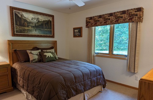 Hayward House | ATV/UTV and Snowmobile on the Famous Chippewa Flowage - Pontoon Rentals