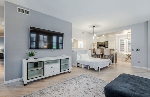 Kierland Condo | Aug Special|Kierland|Pets|Pool|HotTub|Greenside 9 ~ Pet Friendly ~ Golf Retreat