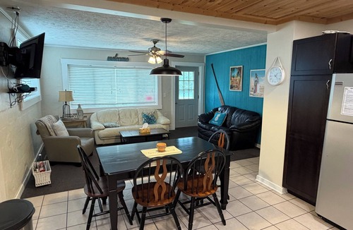 Silver Lake Cottage | Aug weeks still available. Perfect for families!Walk to lake and private beach!