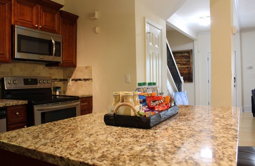 Edgewood House | Authentic Edgewood 3 Bed House with Private Yard