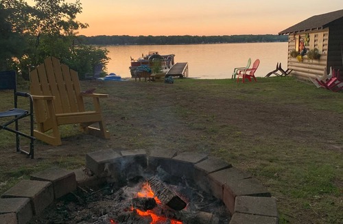 Baldwin House | Authentic Log Cottage on Wolf Lake