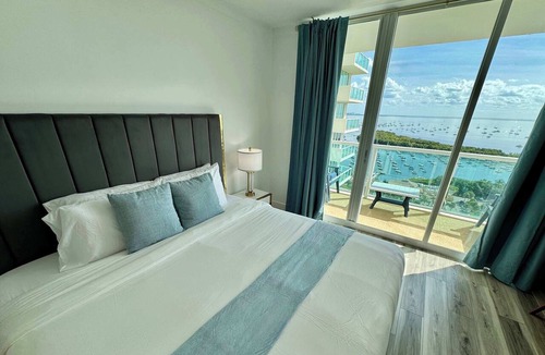 Coconut Grove Condo | Balcony Ocean Views | Pool, Gym, Wi-Fi & Parking