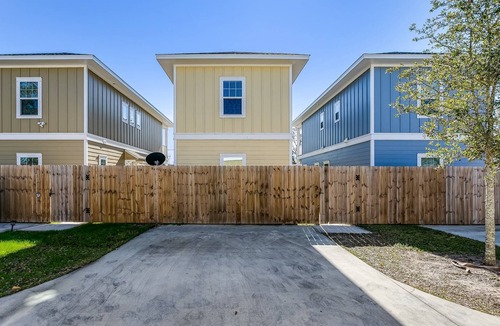 Downtown House | Banana Cream Pie - Beach, Family Park, Downtown Pensacola. Perfect location!