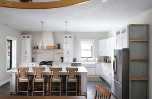 Big Rapids House | Barnapalooza! Indoor Glass Pool/Slide, Wiffleball, BBall, Football, Sleeps 20-30