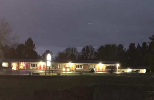 Hillsdale Hotel | Baw Beese Inn