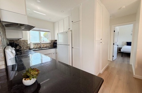 Old Towne Apartment | Bay View Beach Oasis | 2 King Beds
