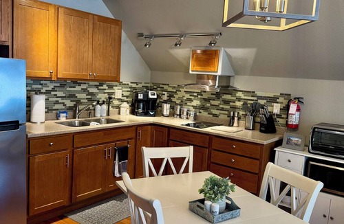 Bayfield Cottage | Bayfield Fruit Loop Retreat - Rock Garden Cottage in the woods