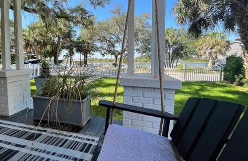 East Pensacola Heights House | Bayou Waterfront Cottage - Centrally Located!