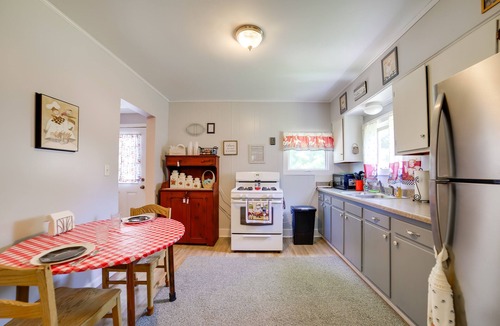 Adrian House | BBQ, Fire Pit & Yard: Family Home in Adrian