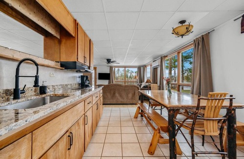 Mayfield Condo | Beachfront | 10mi to TC | Pontoon Rental l Sauna
