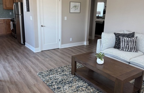 Old Towne Apartment | Beachfront 2-bed, 2-bath unit with AC in Seal Beach