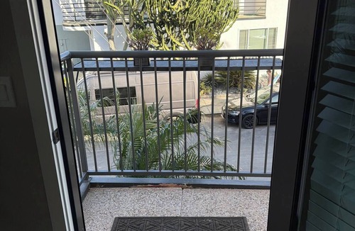 Old Towne Apartment | Beachfront 2-bed, 2-bath unit with AC in Seal Beach