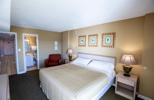 Garden City Hotel | Beachfront 3BR Retreat w/ Balcony & Pool