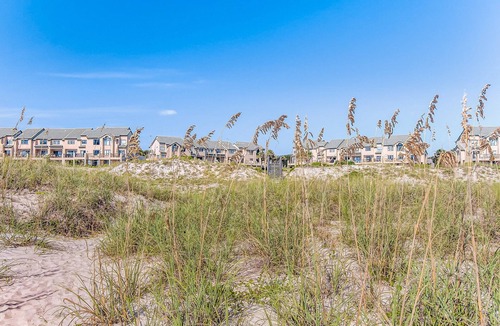 Amelia City Condo | Beachfront Condo With Outdoor Pool, Patio & Washer/dryer - Dog-friendly