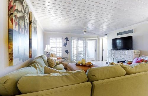 Amelia City House | Beachfront condo with outdoor pool, patio & washer/dryer - dog-friendly