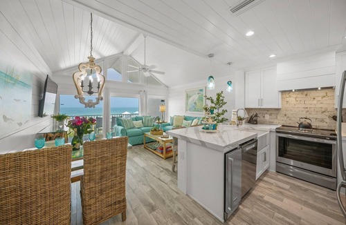 Holmes Beach Condo | Beachfront Paradise 1 ~ Yes, That'S Your View! ~ Specials ~